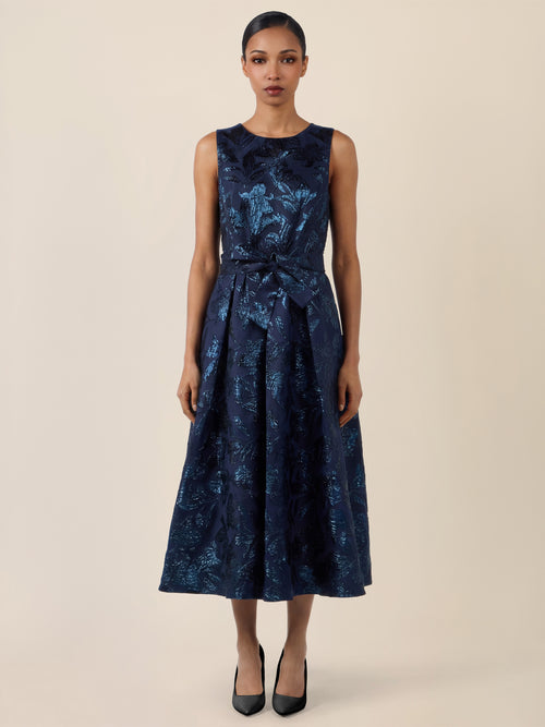 APART Ärmelloses Kleid mit schimmerndem Strukturmuster | nachtblau-metallic image 1