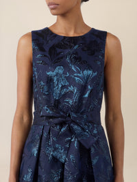 APART Ärmelloses Kleid mit schimmerndem Strukturmuster | nachtblau-metallic