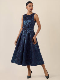APART Ärmelloses Kleid mit schimmerndem Strukturmuster | nachtblau-metallic