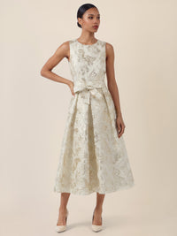 APART Ärmelloses Kleid mit schimmerndem Strukturmuster | creme-gold