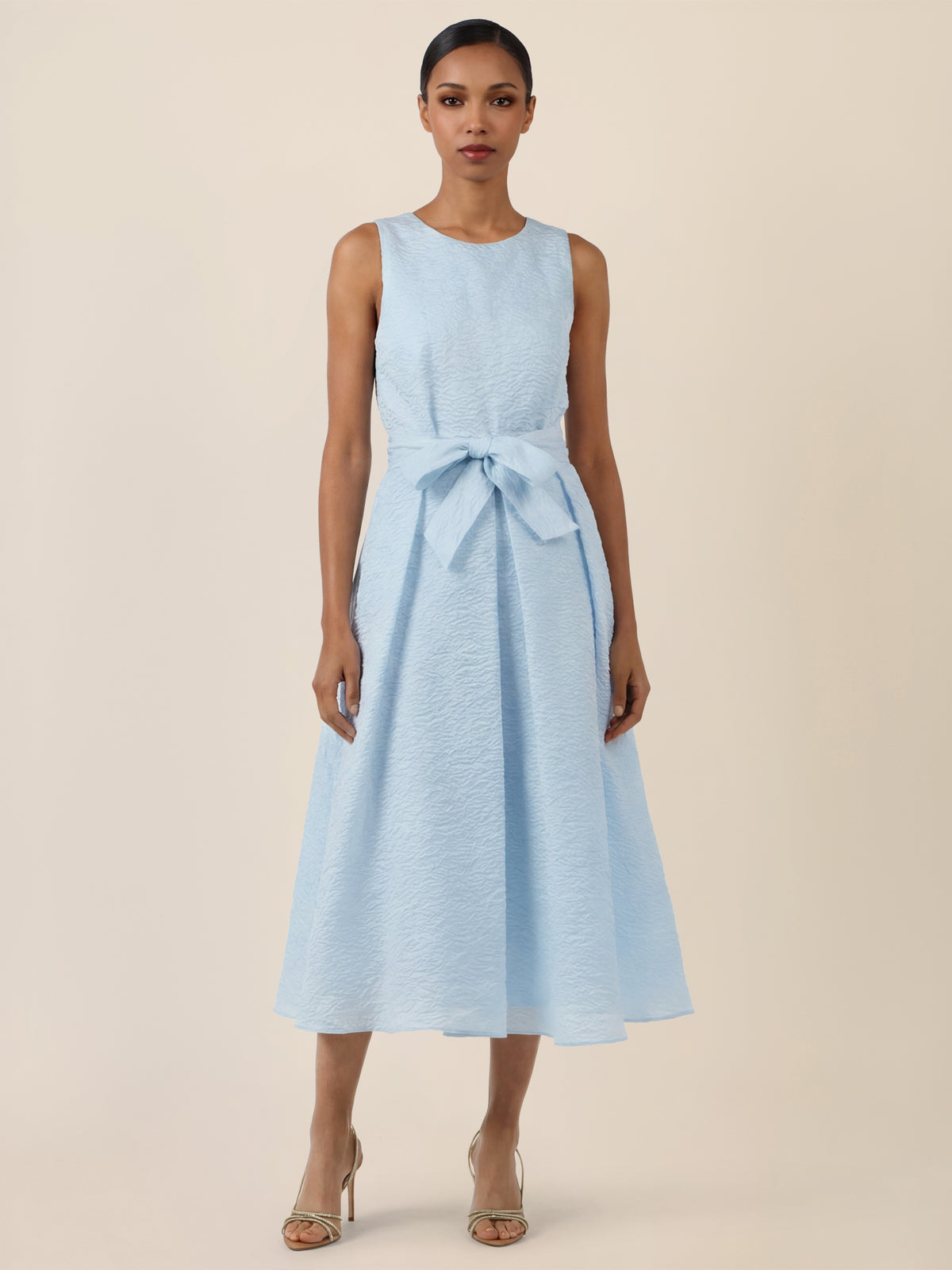 APART Kleid mit Taillenschleife und Struktur | hellblau