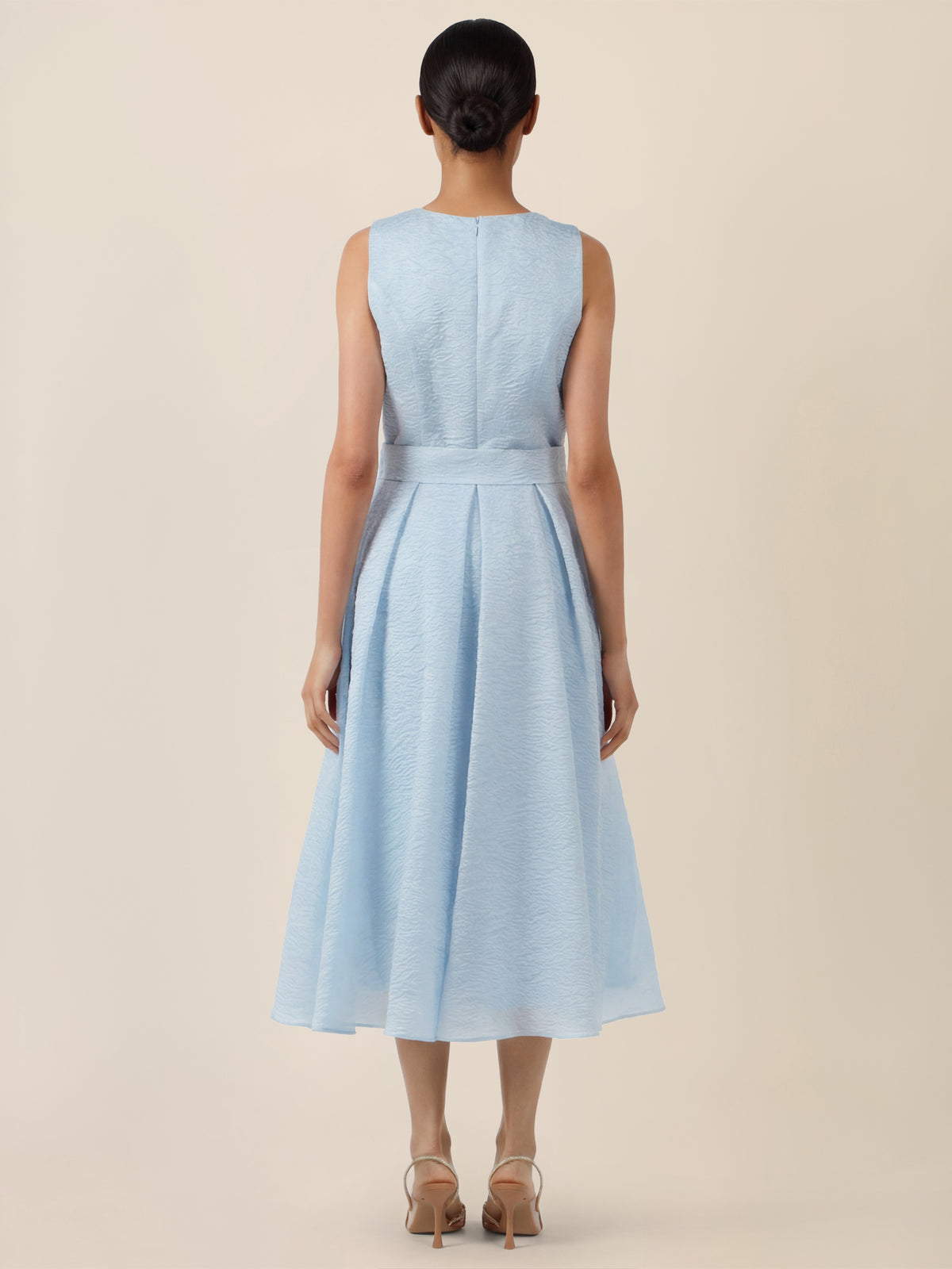 APART Kleid mit Taillenschleife und Struktur | hellblau