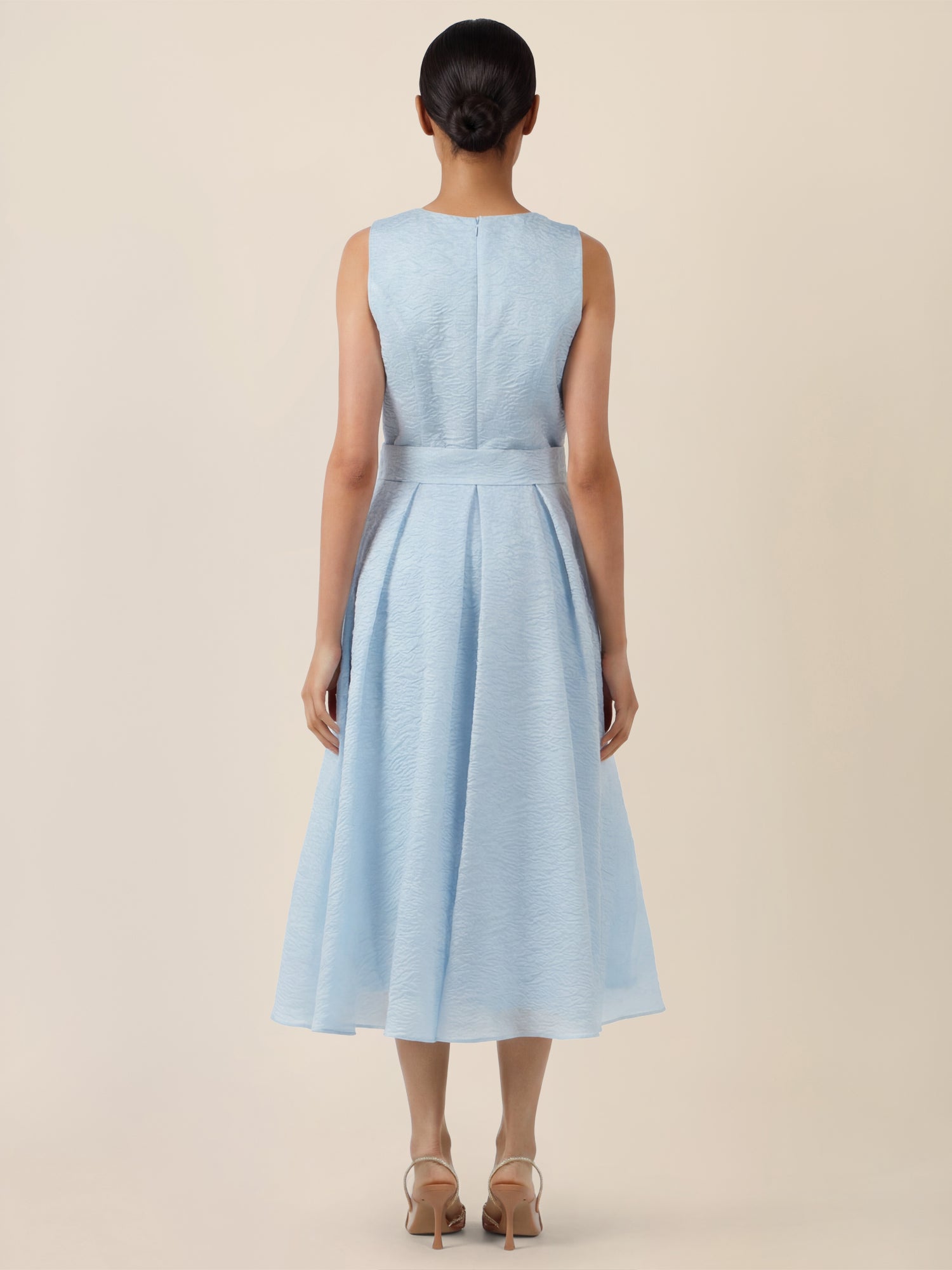 APART Kleid mit Taillenschleife und Struktur | hellblau