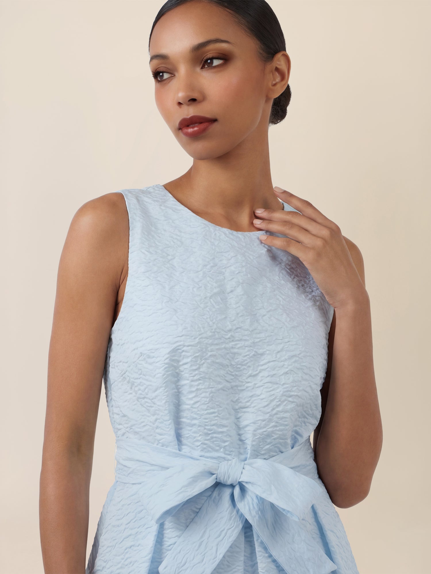 APART Kleid mit Taillenschleife und Struktur | hellblau