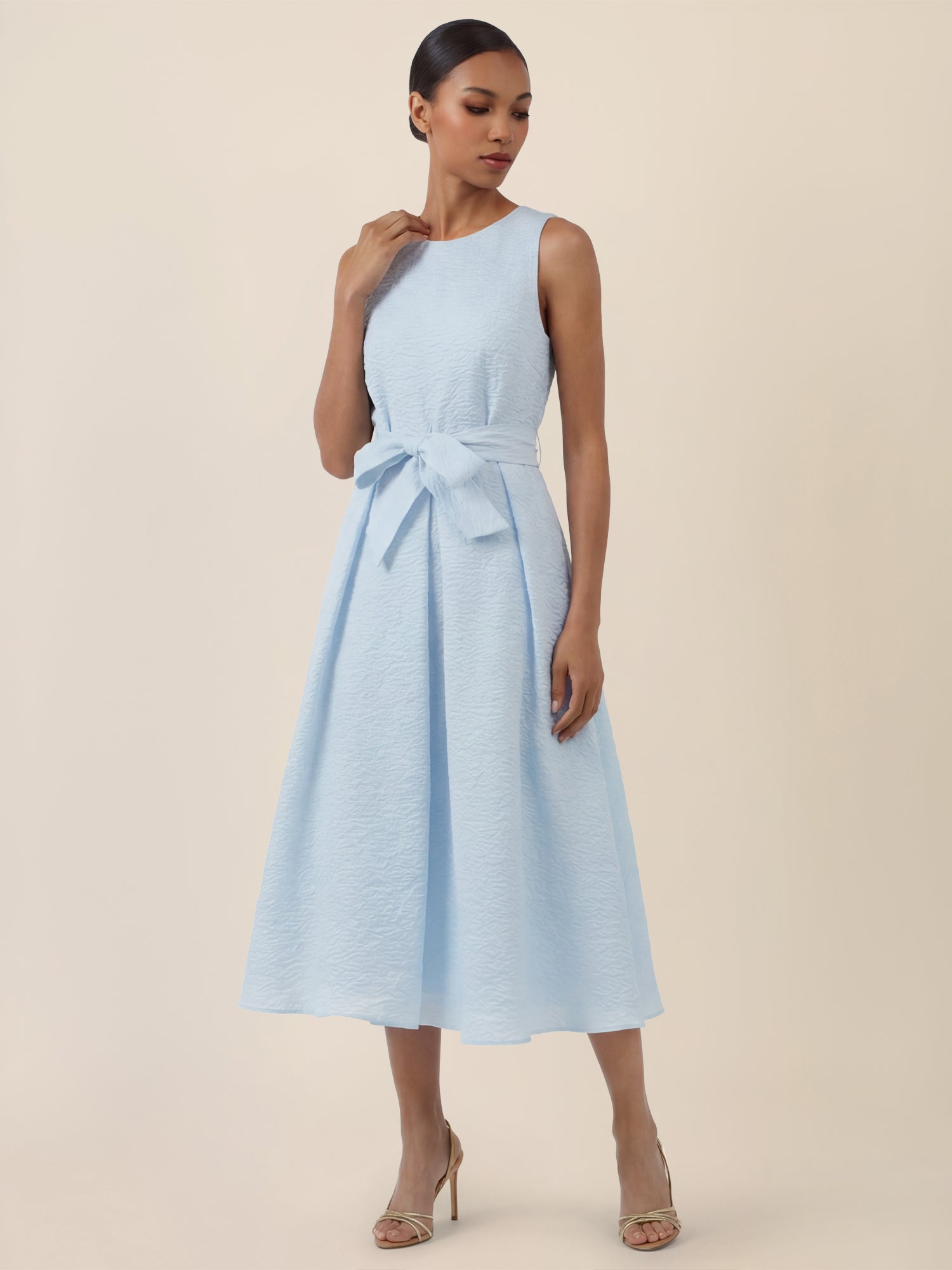 APART Kleid mit Taillenschleife und Struktur | hellblau