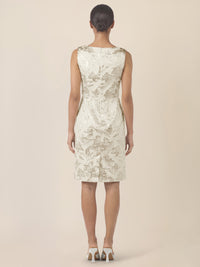 APART Etuikleid mit Glanzjacquard und V-Ausschnitt | creme-gold