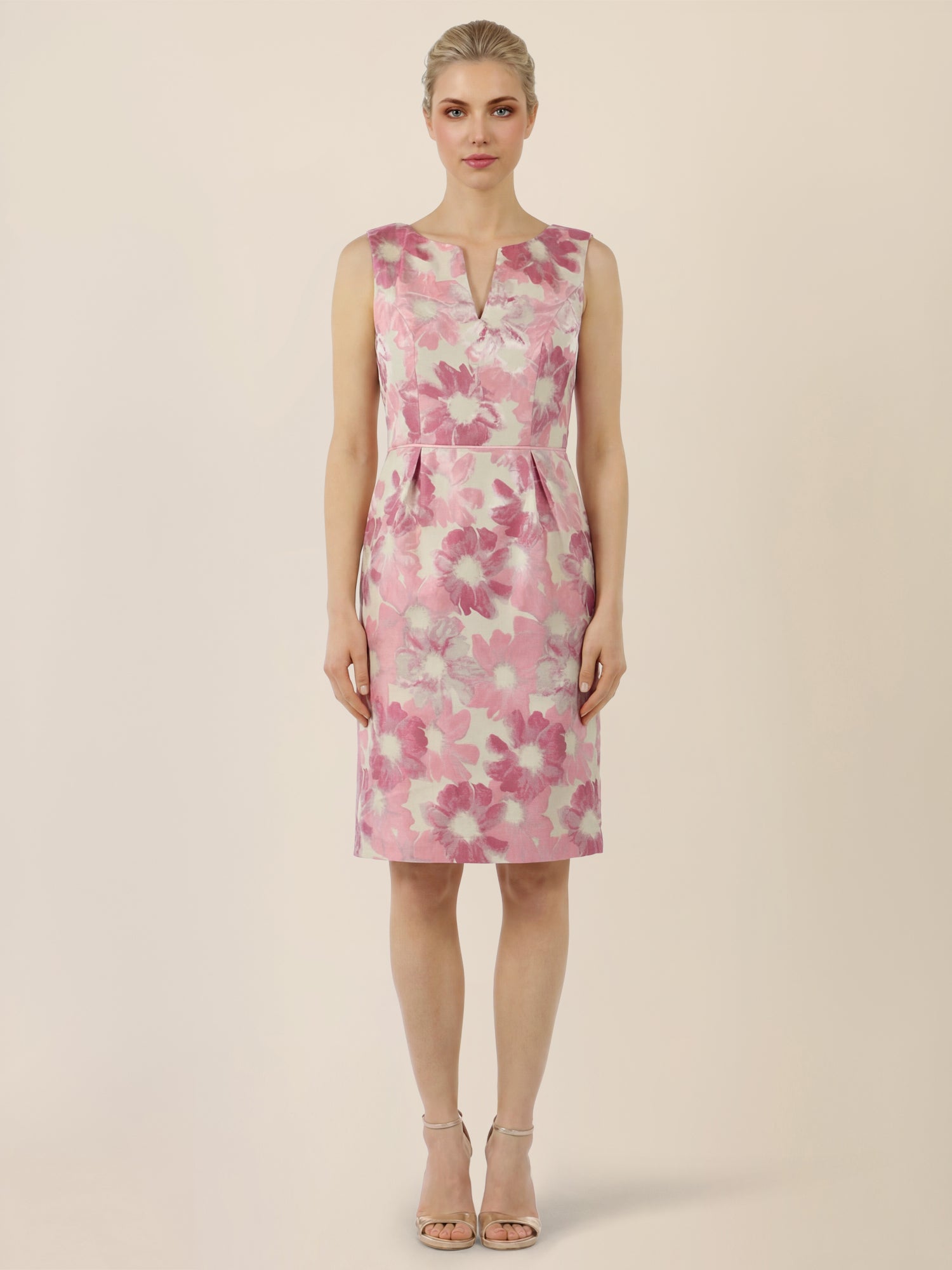 APART Ärmelloses Etuikleid mit floralem Jacquard | creme-rose