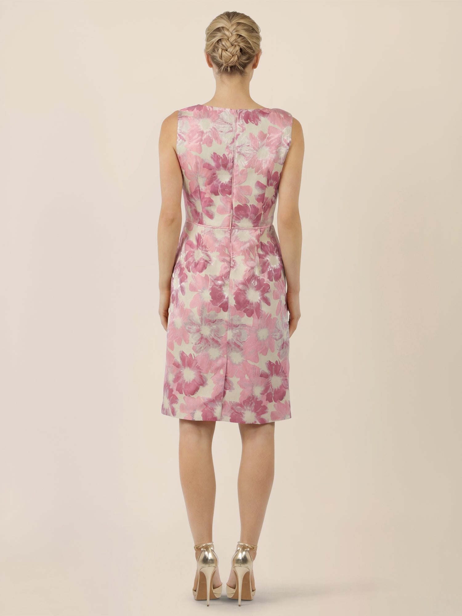 APART Ärmelloses Etuikleid mit floralem Jacquard | creme-rose