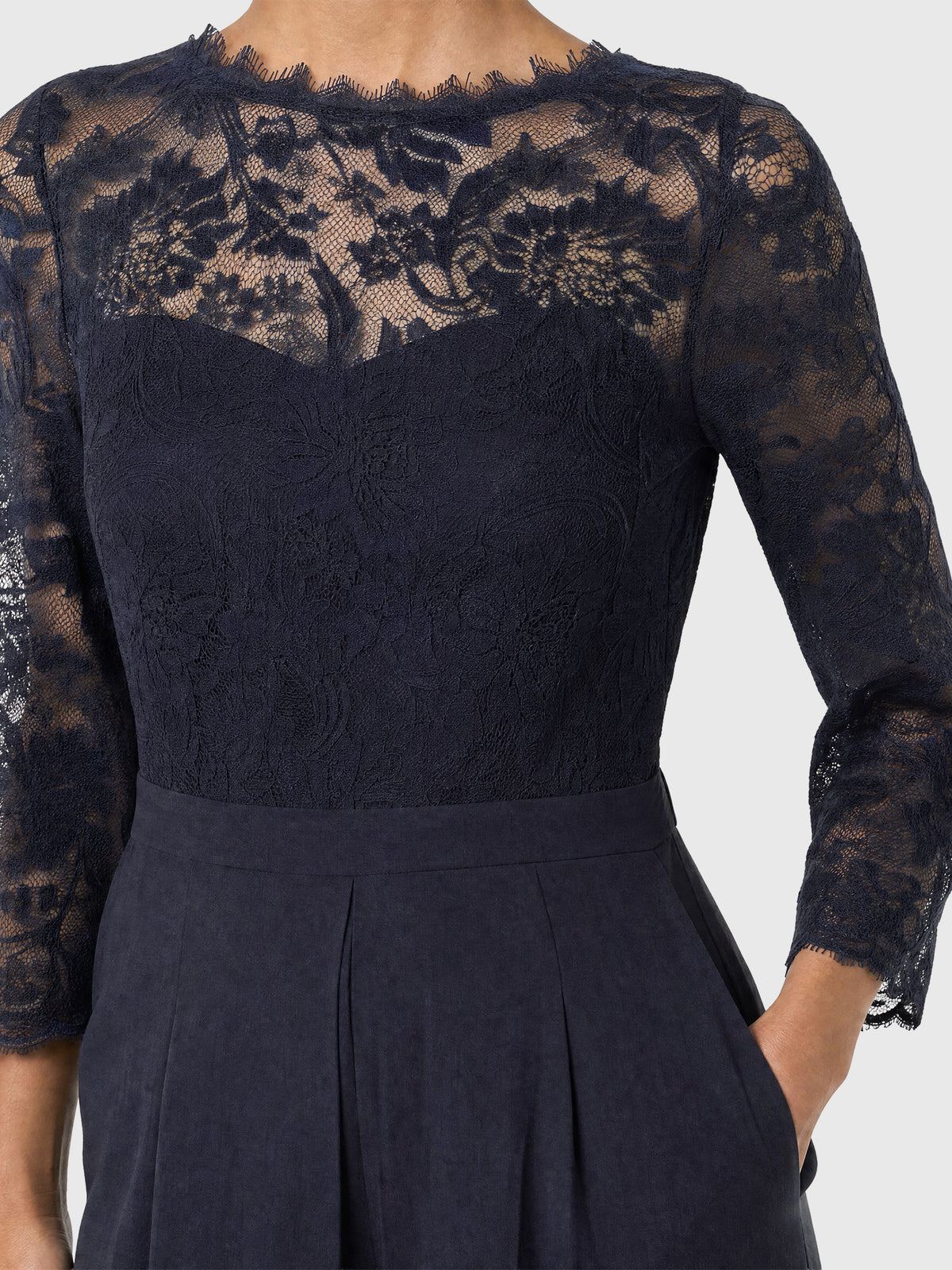 APART Overall aus elastischer Spitze und Chiffon | nachtblau