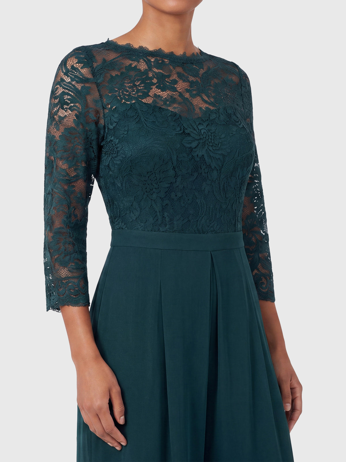 APART Overall aus elastischer Spitze und Chiffon | emerald