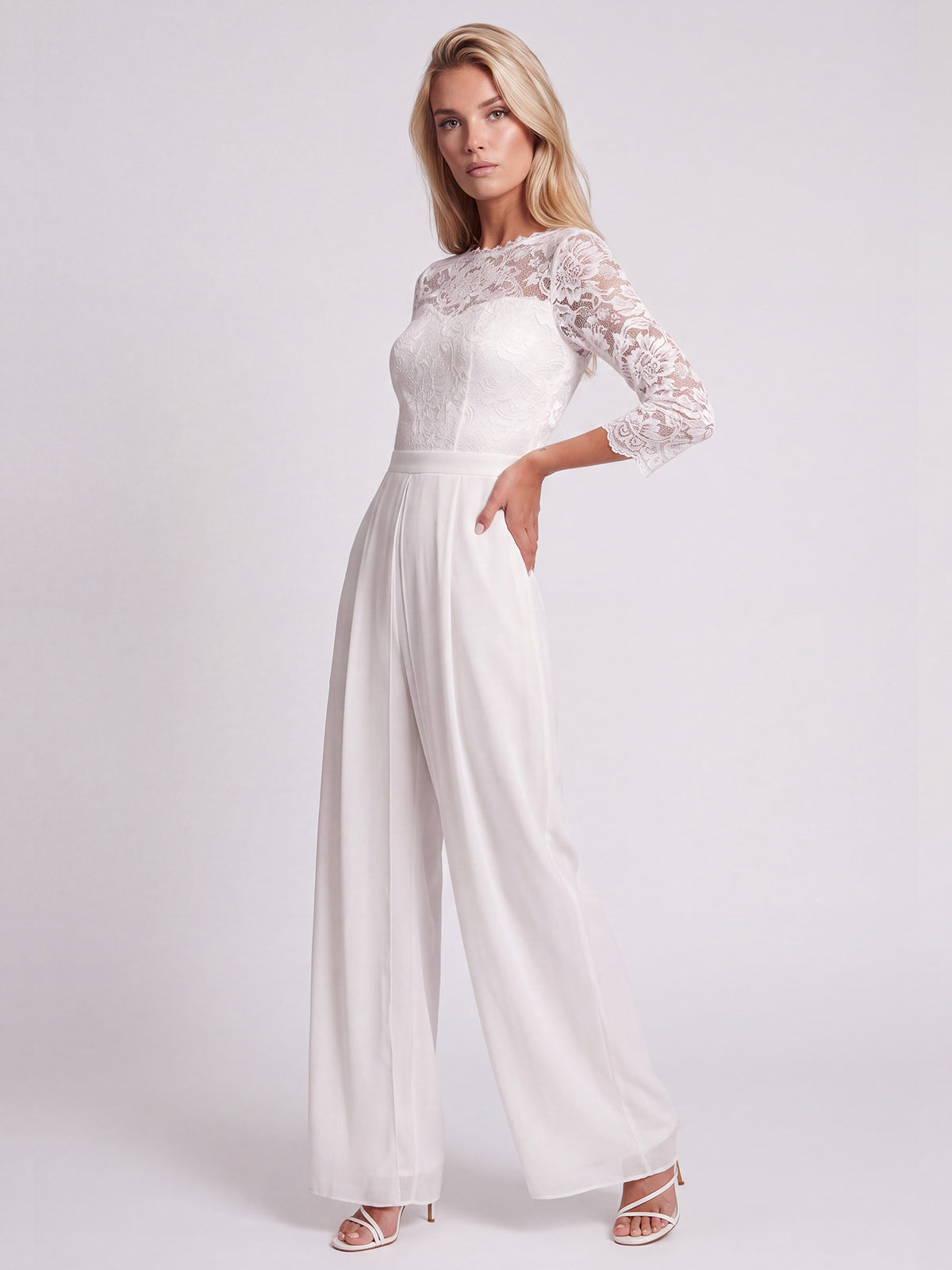 APART Overall aus elastischer Spitze und Chiffon | cream