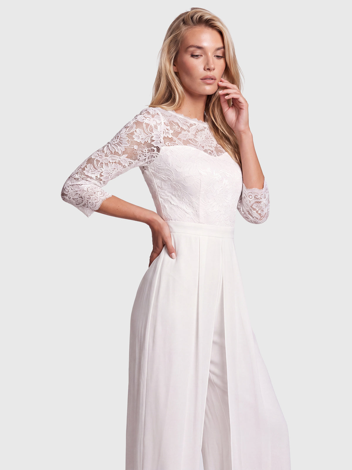 APART Overall aus elastischer Spitze und Chiffon | cream