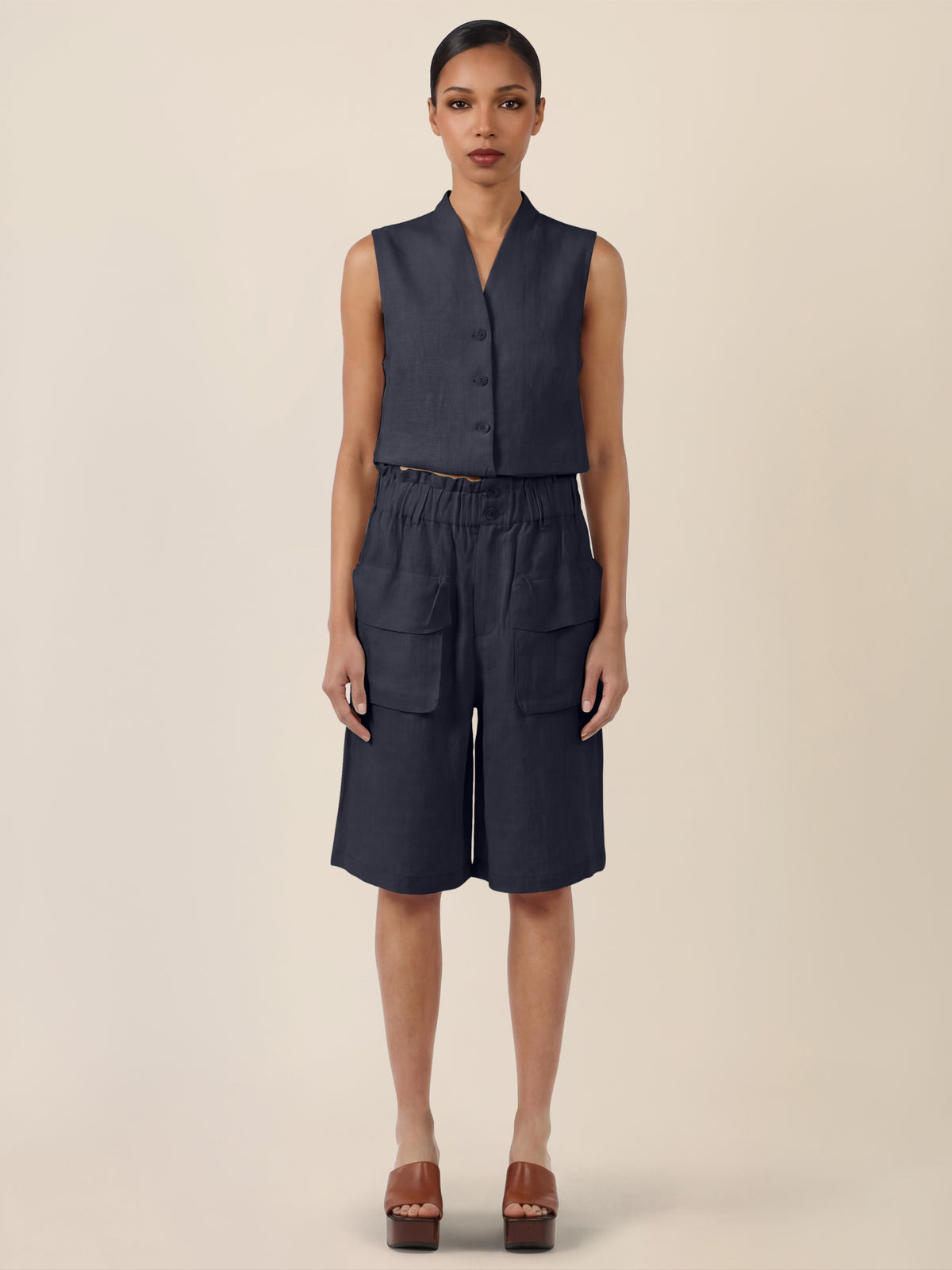 APART Weite Shorts mit Paperbag-Bund und Cargotaschen | nachtblau