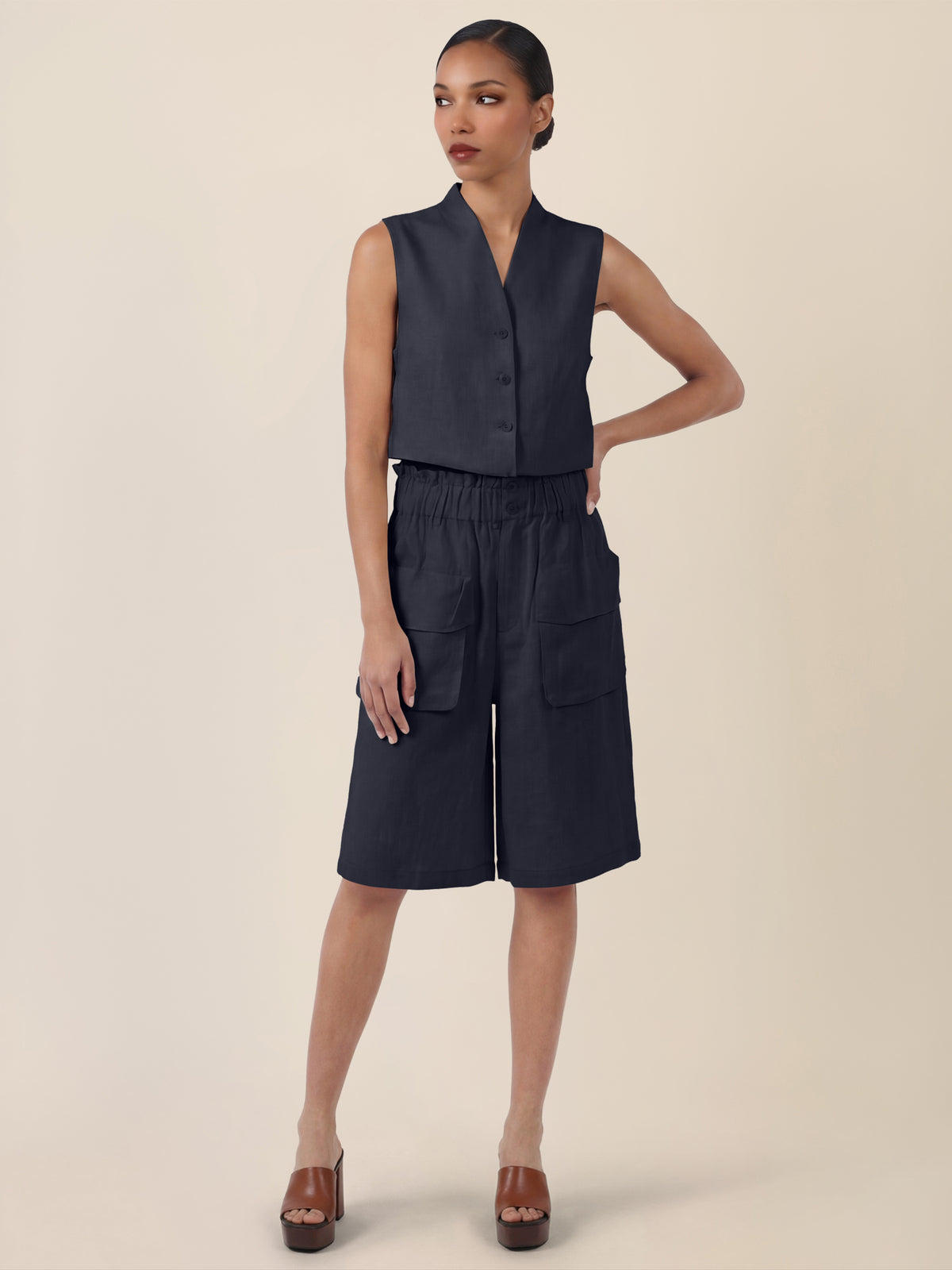 APART Weite Shorts mit Paperbag-Bund und Cargotaschen | nachtblau