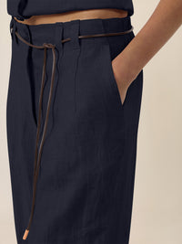 APART Weite Leinenhose mit Gürtel-Detail | nachtblau