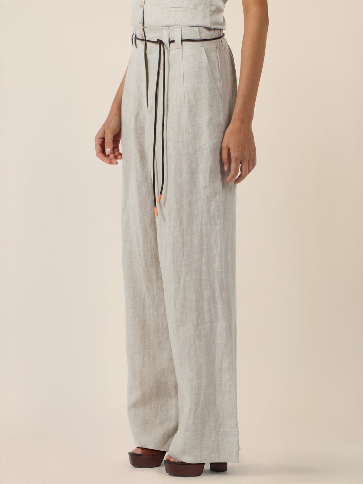 APART Weite Leinenhose mit Gürtel-Detail | beige-meliert