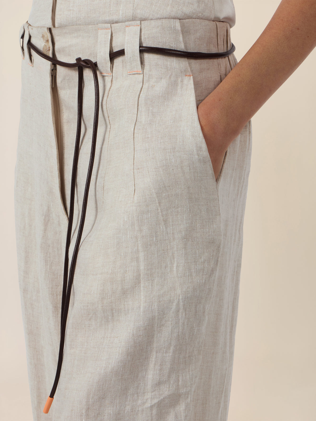 APART Weite Leinenhose mit Gürtel-Detail | beige-meliert