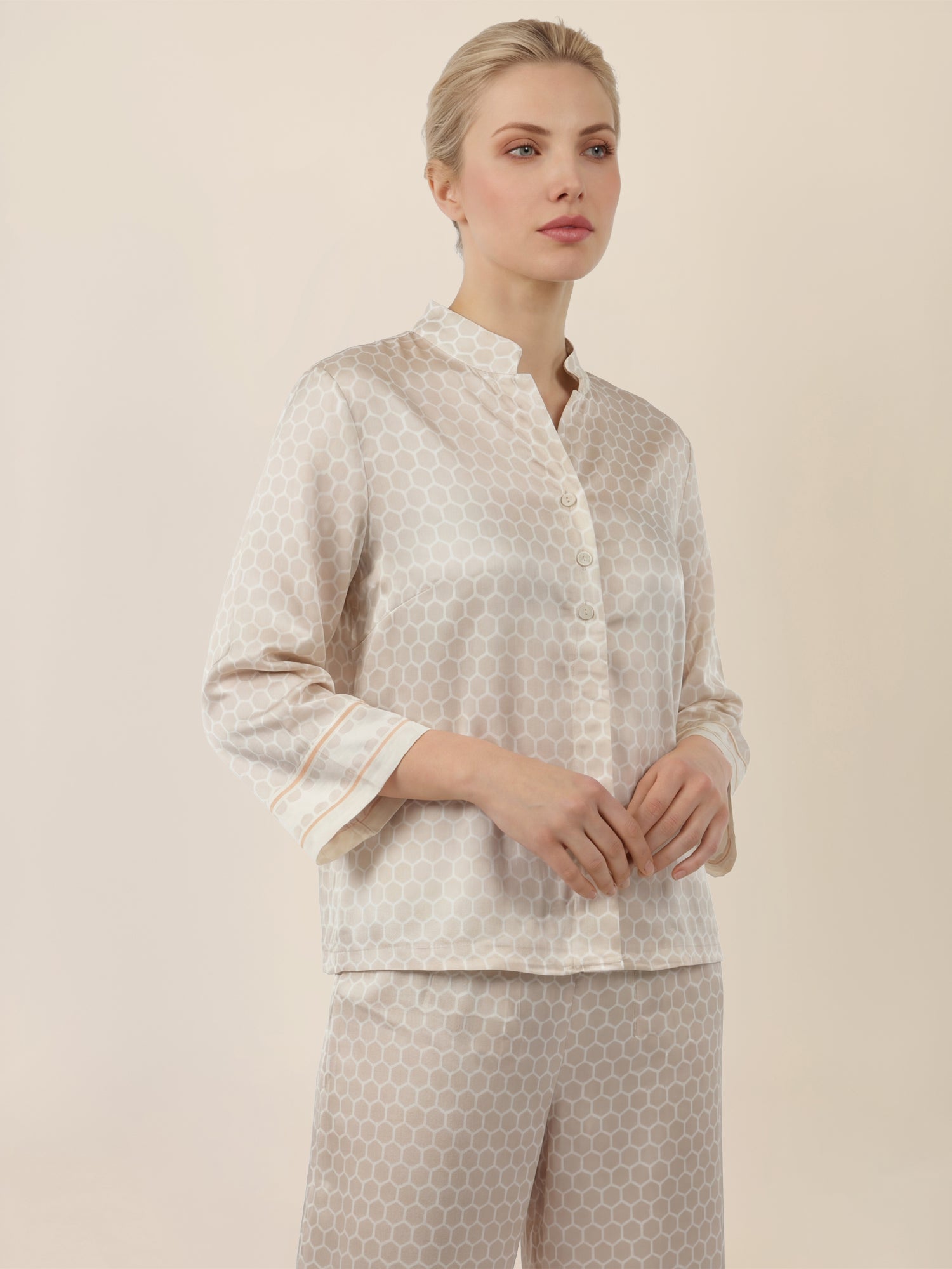 APART Blusenshirt mit Stehkragen und Punktmuster | creme-multicolor