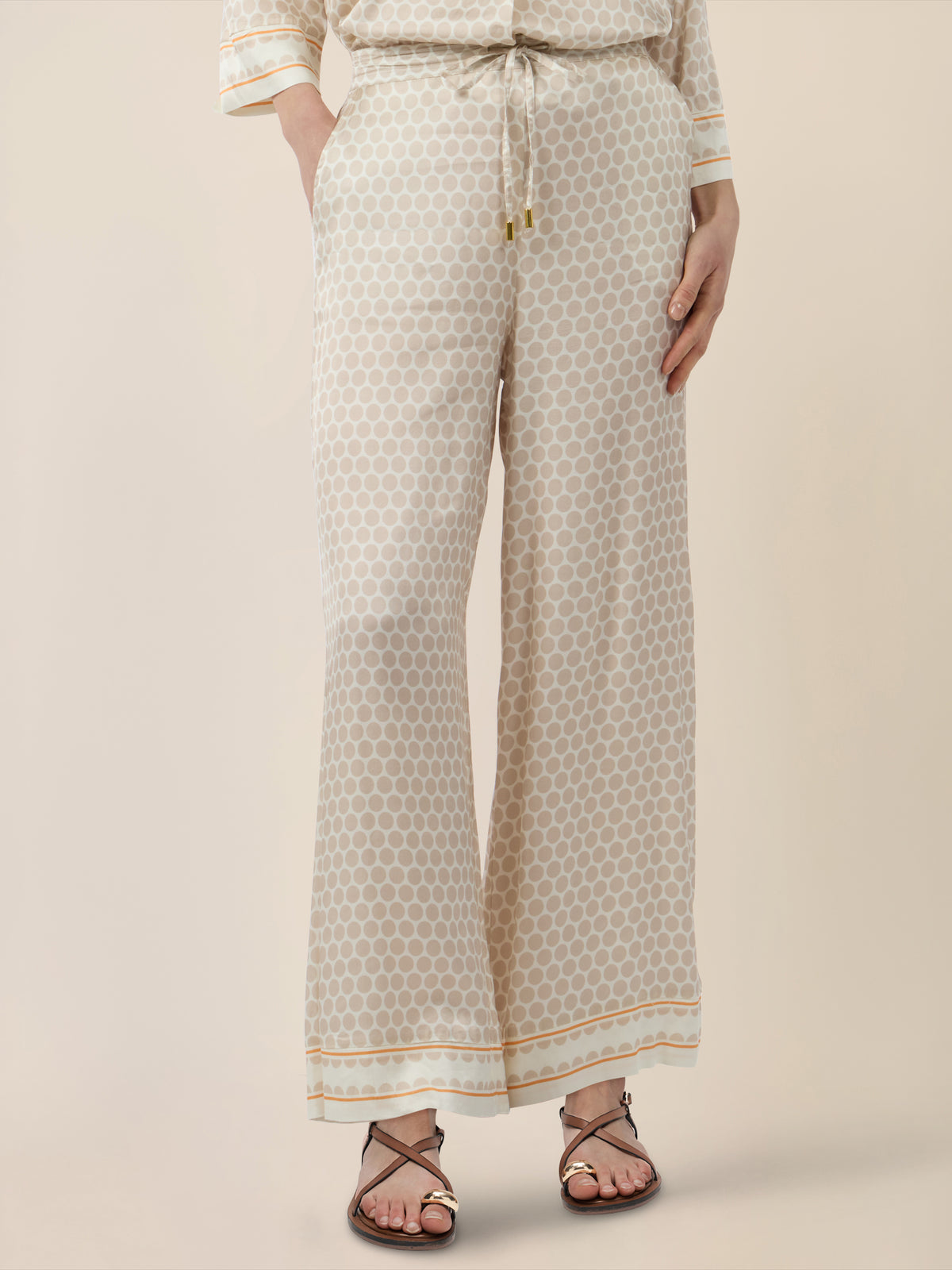 APART Satinhose mit Punktedesign und Kontrastsaum | creme-multicolor