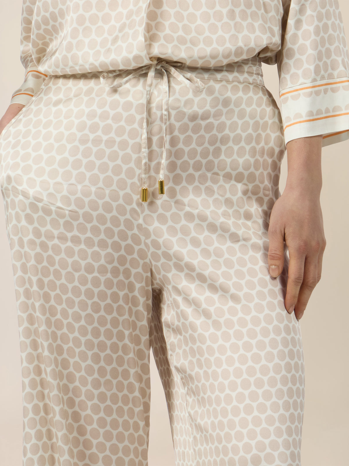 APART Satinhose mit Punktedesign und Kontrastsaum | creme-multicolor