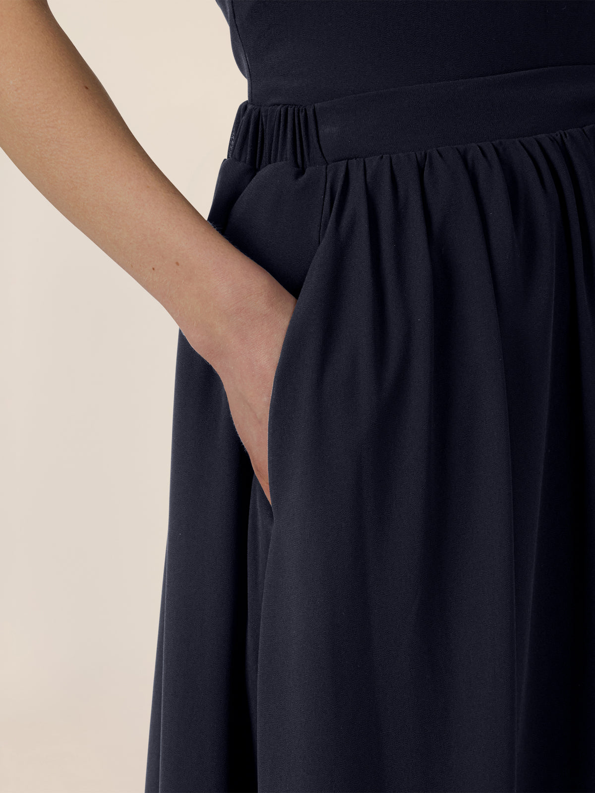 APART Rock mit Volantsaum und High-Low-Schnitt | nachtblau