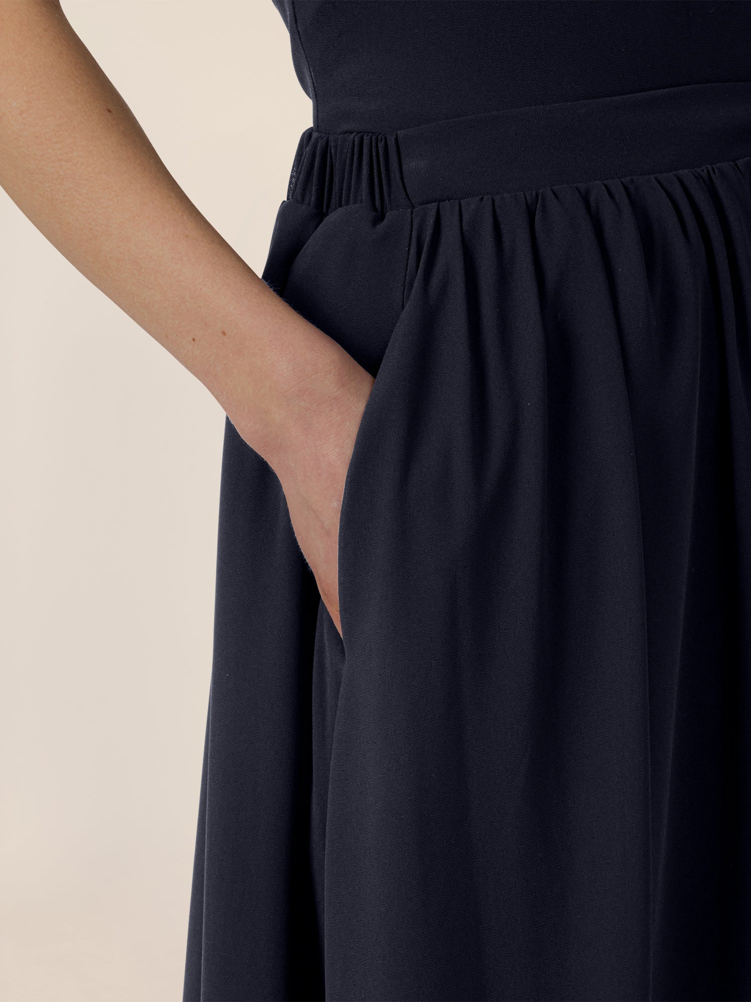APART Rock mit Volantsaum und High-Low-Schnitt | nachtblau