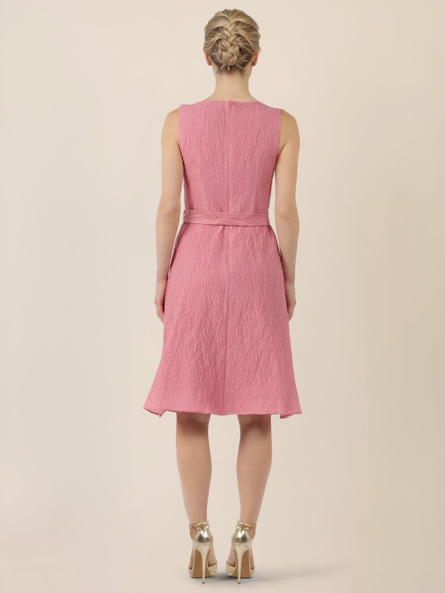 APART Kleid mit Struktur und Taillenschleife | hellrosa