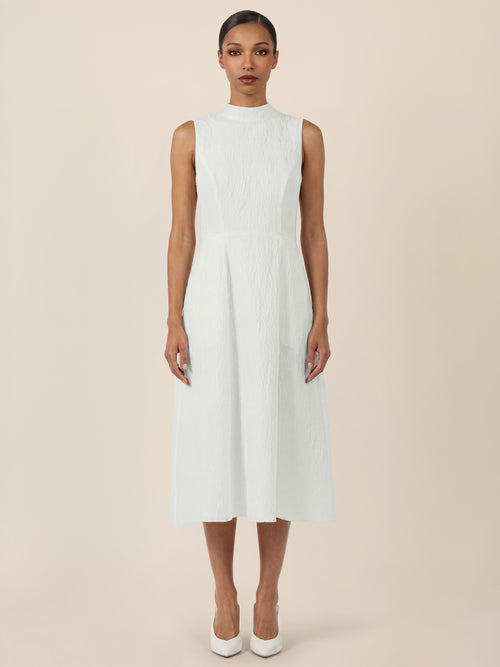 APART Ärmelloses Kleid mit Strukturmuster | creme image 1