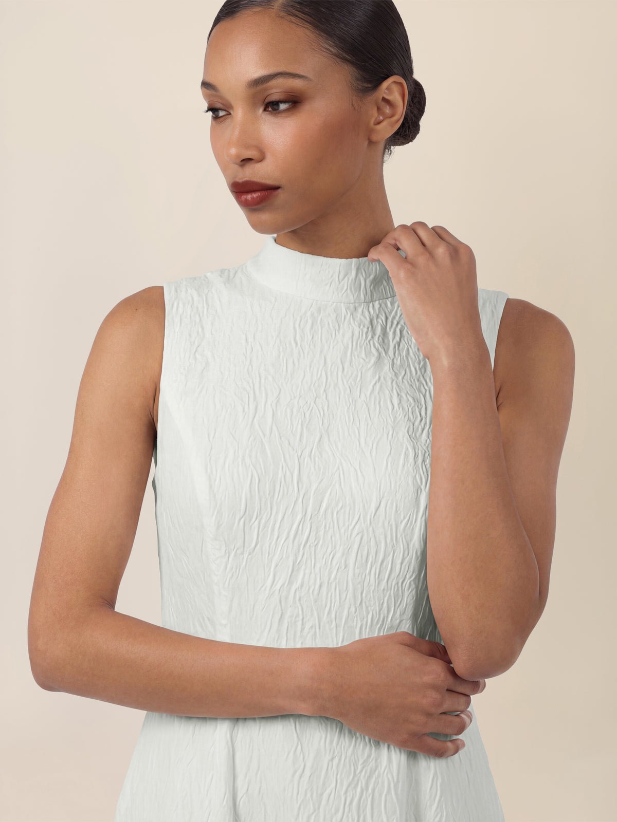 APART Ärmelloses Kleid mit Strukturmuster | creme