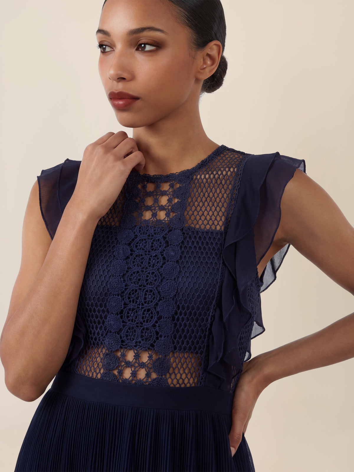 APART Maxikleid mit Spitze, Rüschen und plissiertem Dégradé-Rock | nachtblau-multicolor