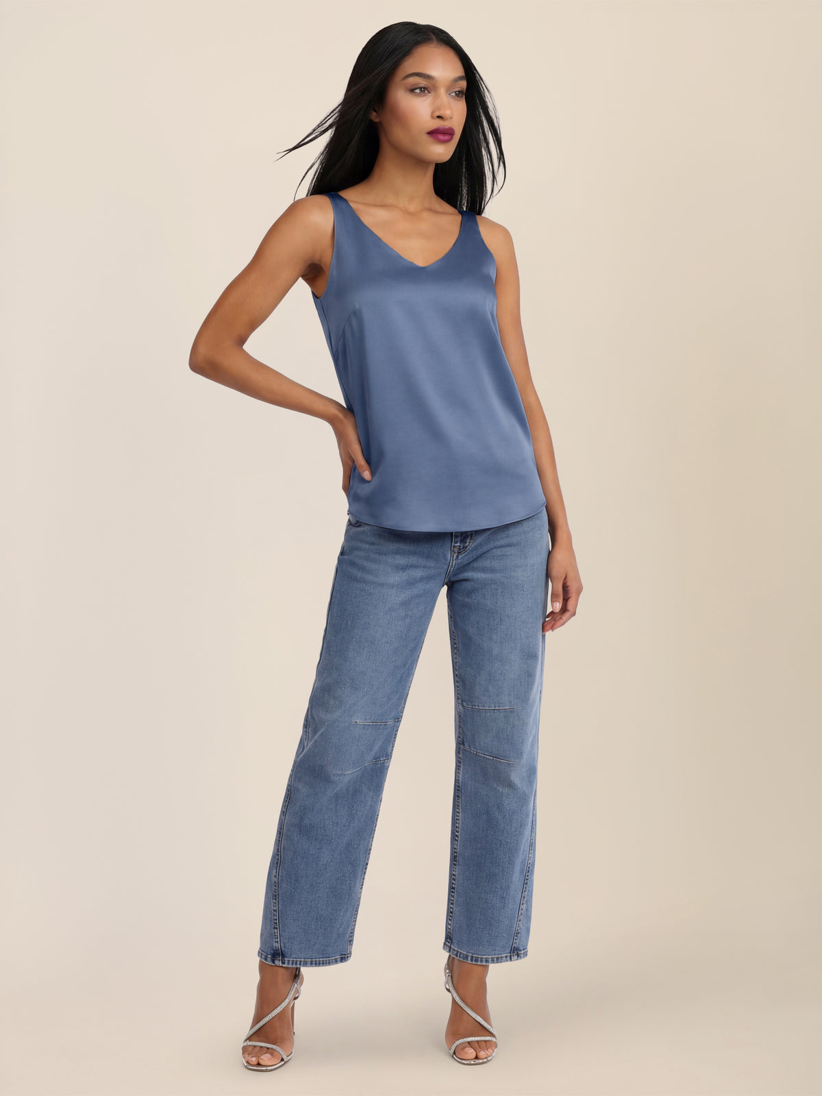 APART Satin-Top mit tiefem V-Ausschnitt | rauchblau