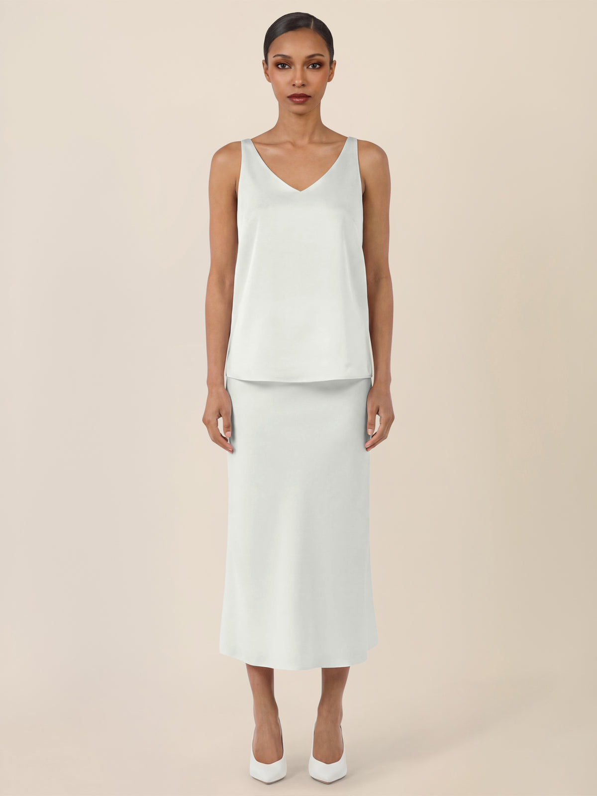 APART Satin-Top mit tiefem V-Ausschnitt | creme