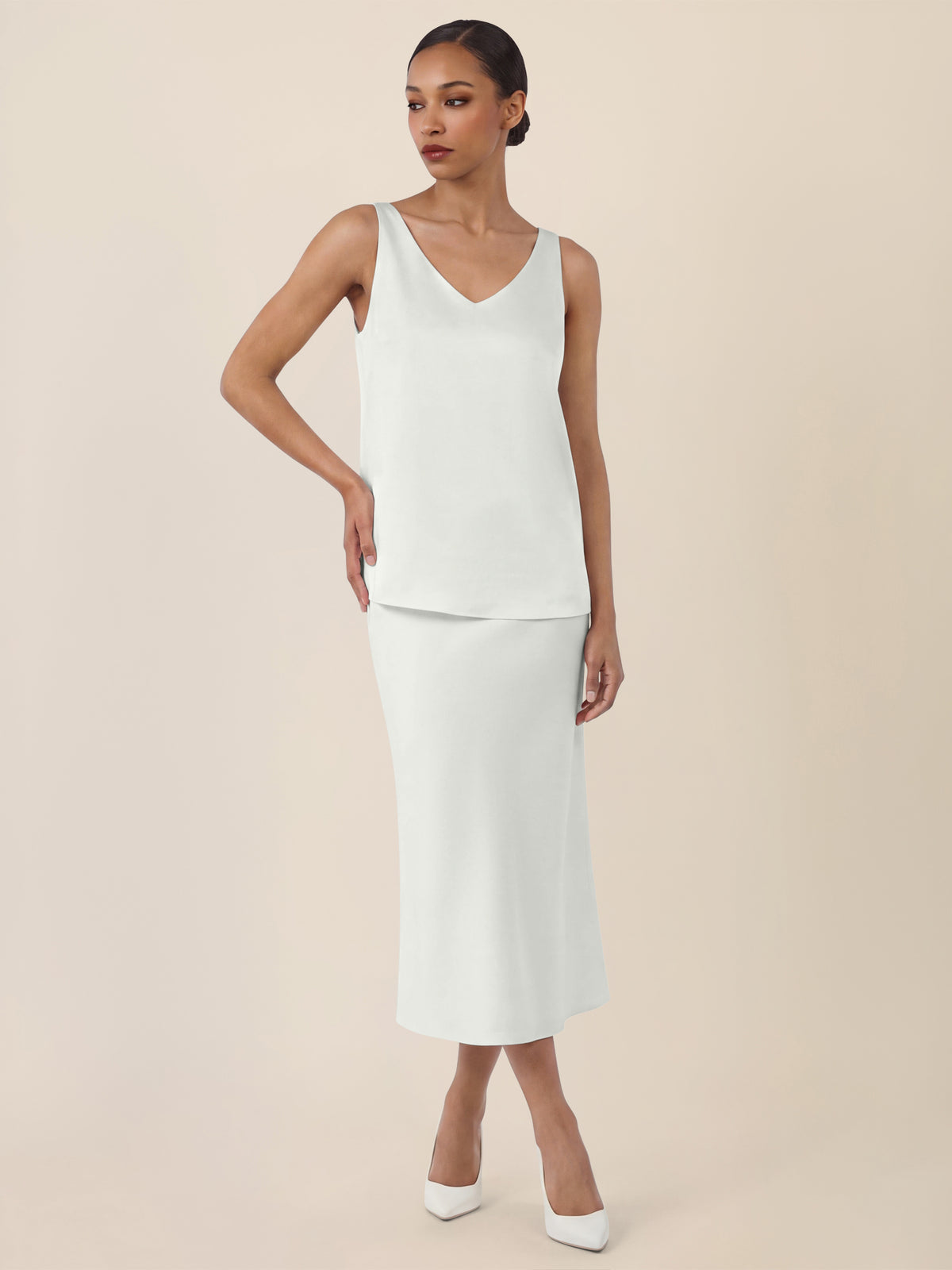 APART Satin-Top mit tiefem V-Ausschnitt | creme