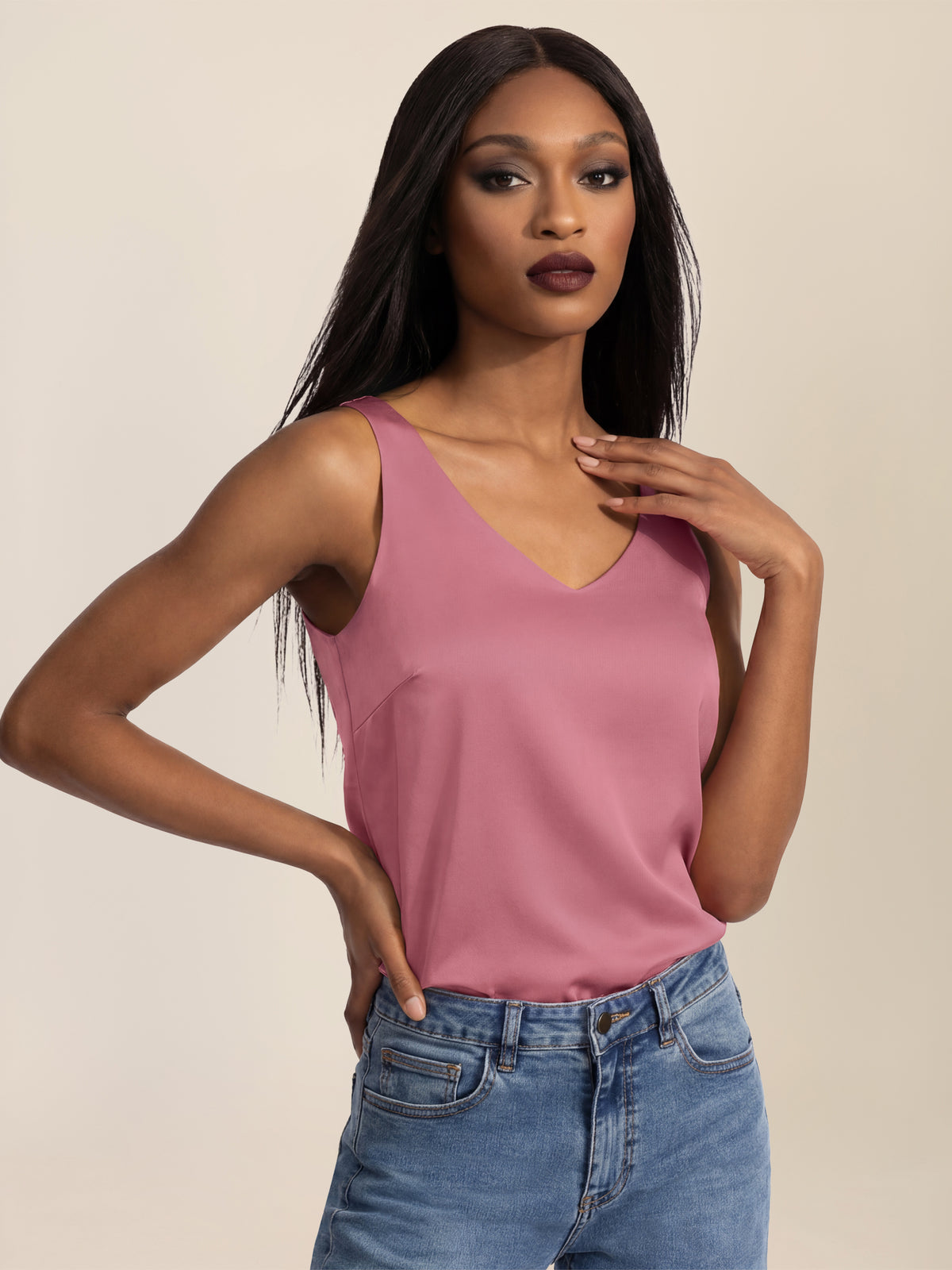 APART Satin-Top mit tiefem V-Ausschnitt | rosé