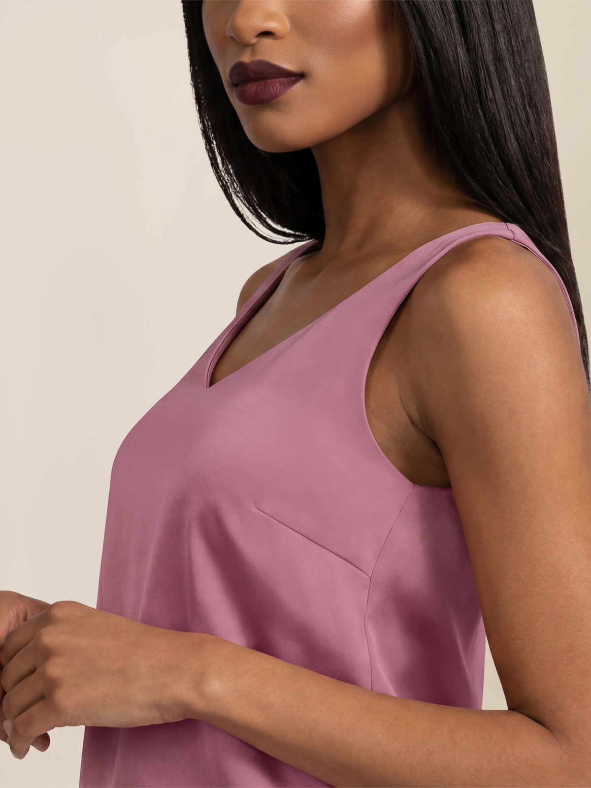 APART Satin-Top mit tiefem V-Ausschnitt | rosé