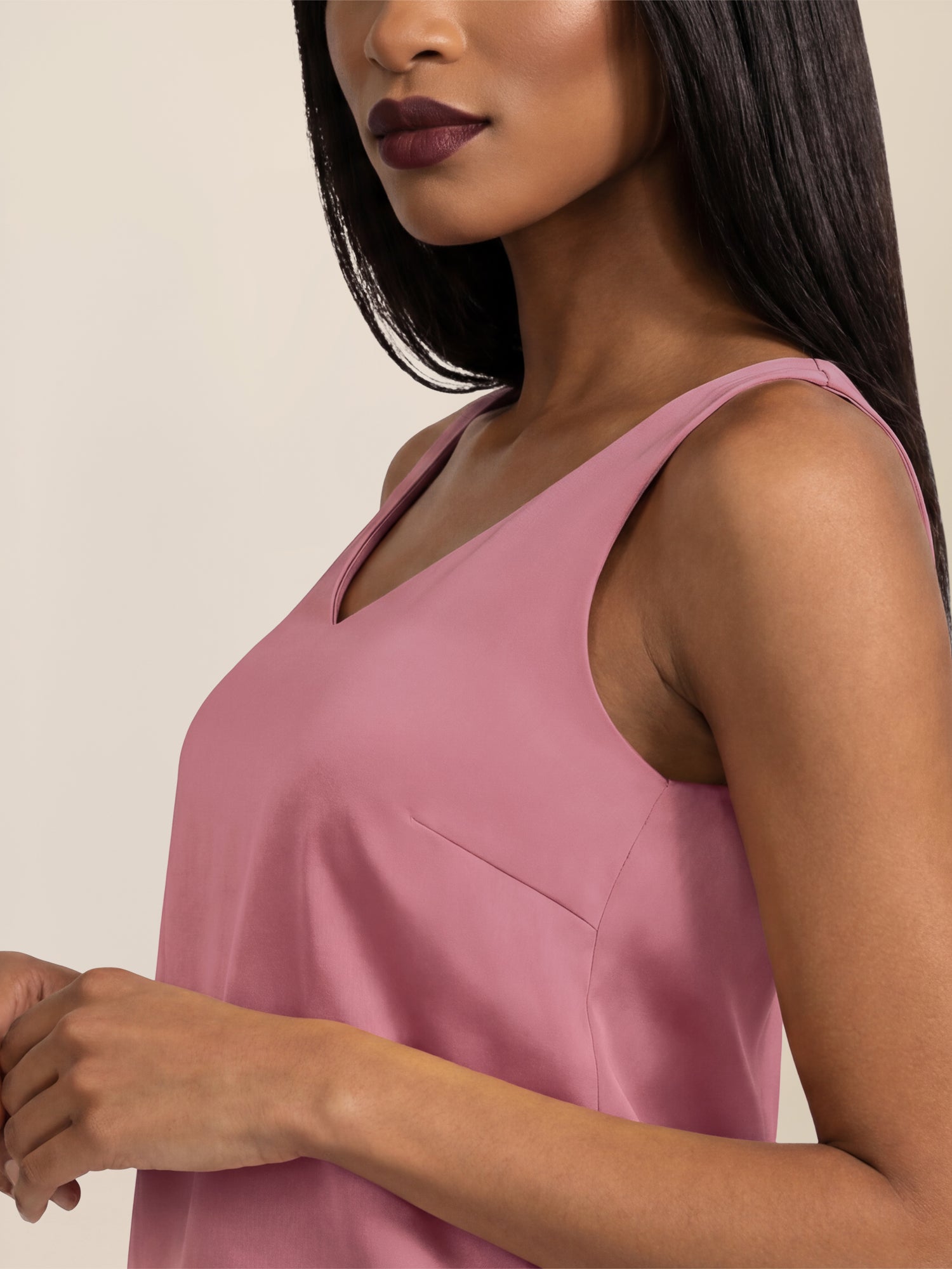 APART Satin-Top mit tiefem V-Ausschnitt | rosé