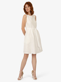 APART Hochzeitskleid aus einer weichen, elastischen Cloque Ware | creme