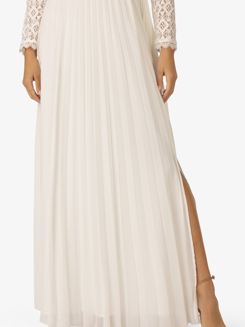APART Hochzeitskleid im Materialmix aus weicher Spitze und Chiffon | creme