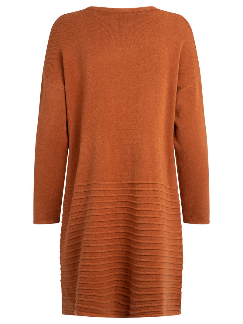 APART kuscheliges Kleid, Strickkleid, überschnittene Ärmel, lockere Wohlfühl-Form | karamel