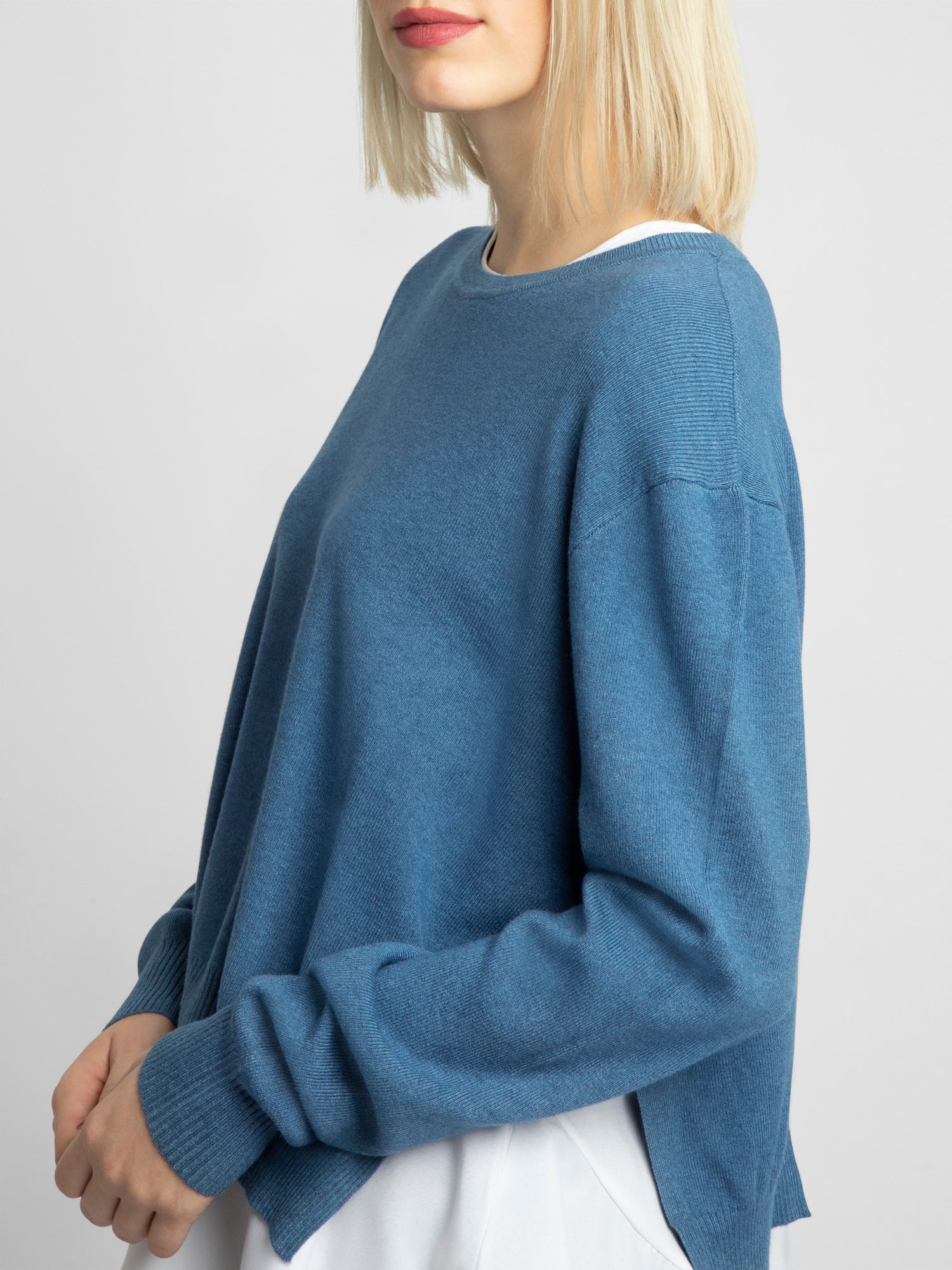 APART modischer Pullover, Strick, 2-in-1-Optik, Layering-Look, Bluse mit Volant, weiter Sc | jeansblau