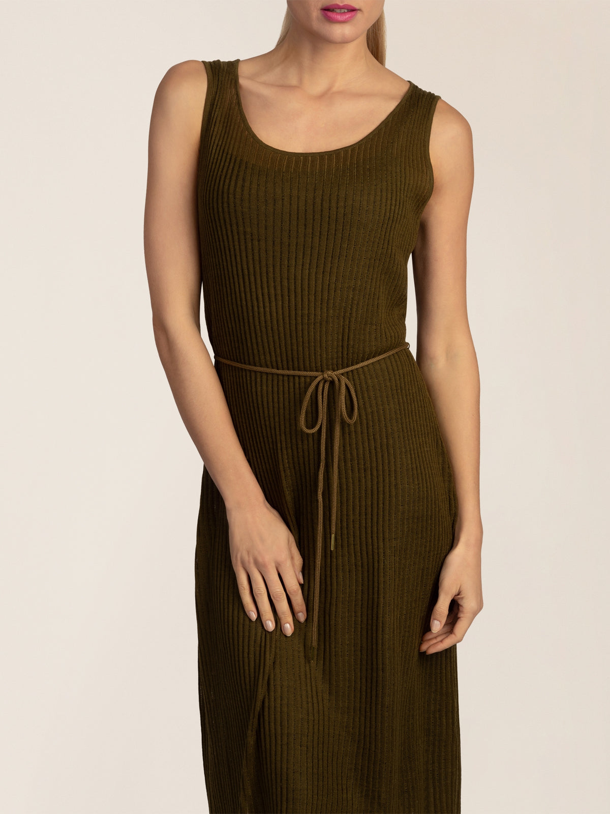 APART Legeres Strickkleid im Tank- Top Stil | khaki