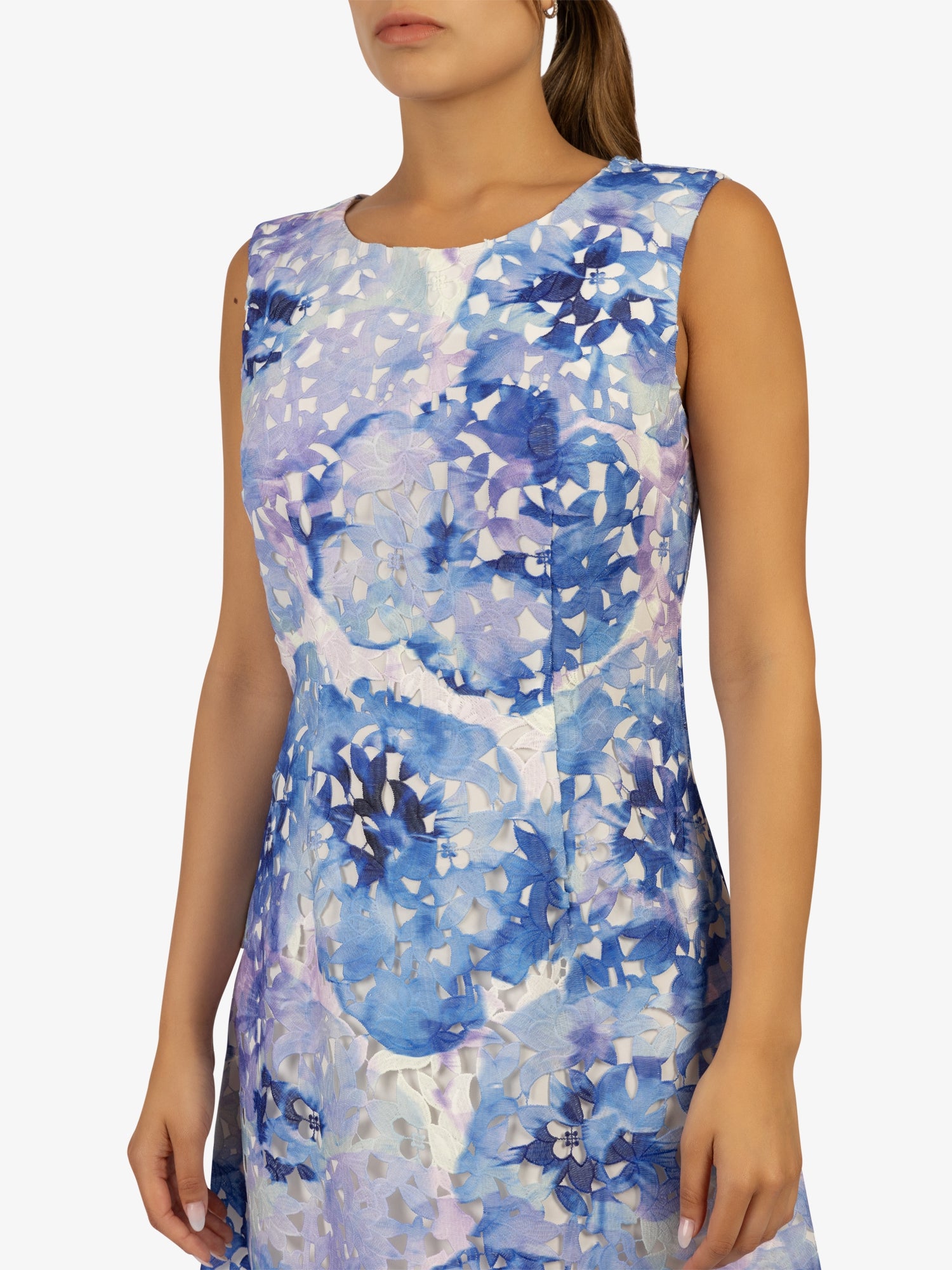 APART Bedrucktes Sommerkleid in leichter A- Linienform aus allover bedruckter Spitze | blau-multicolor