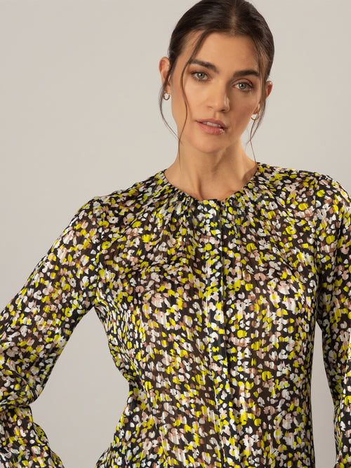 APART Chiffonbluse aus einer semitransparenten Ware mit eingewebten Satin Streifen und all | schwarz-multicolor image 1