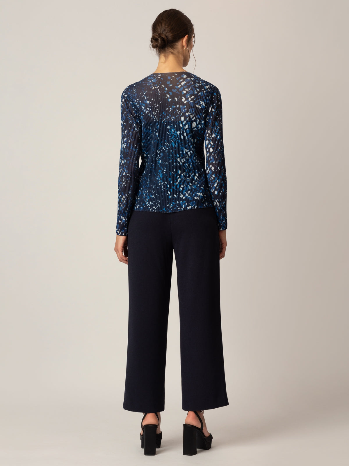 APART Plissee-Meshshirt mit Allover-Druck | nachtblau-multicolor