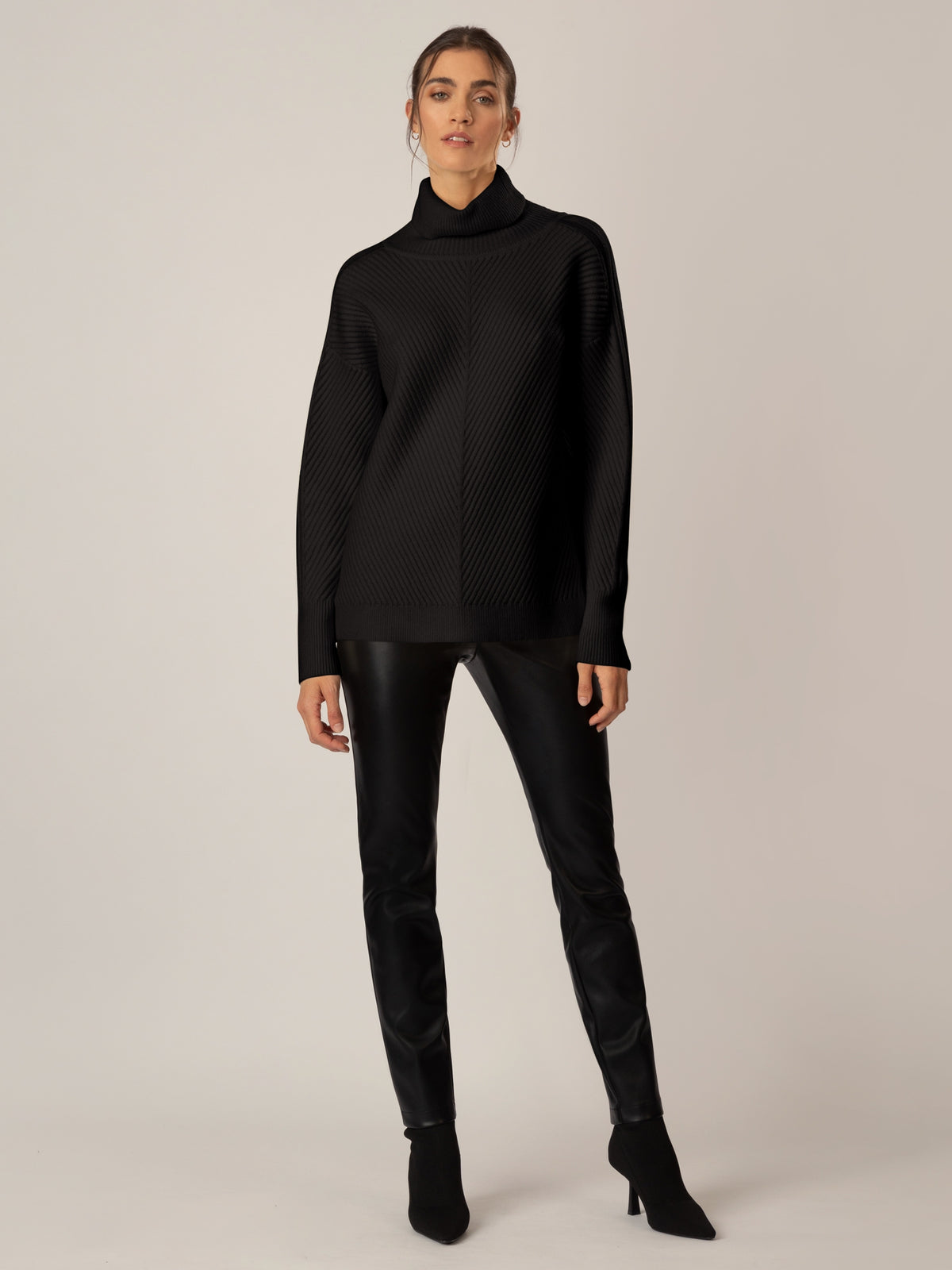 APART Pullover aus einer soften Viskose- Mischung mit Kaschmir | schwarz