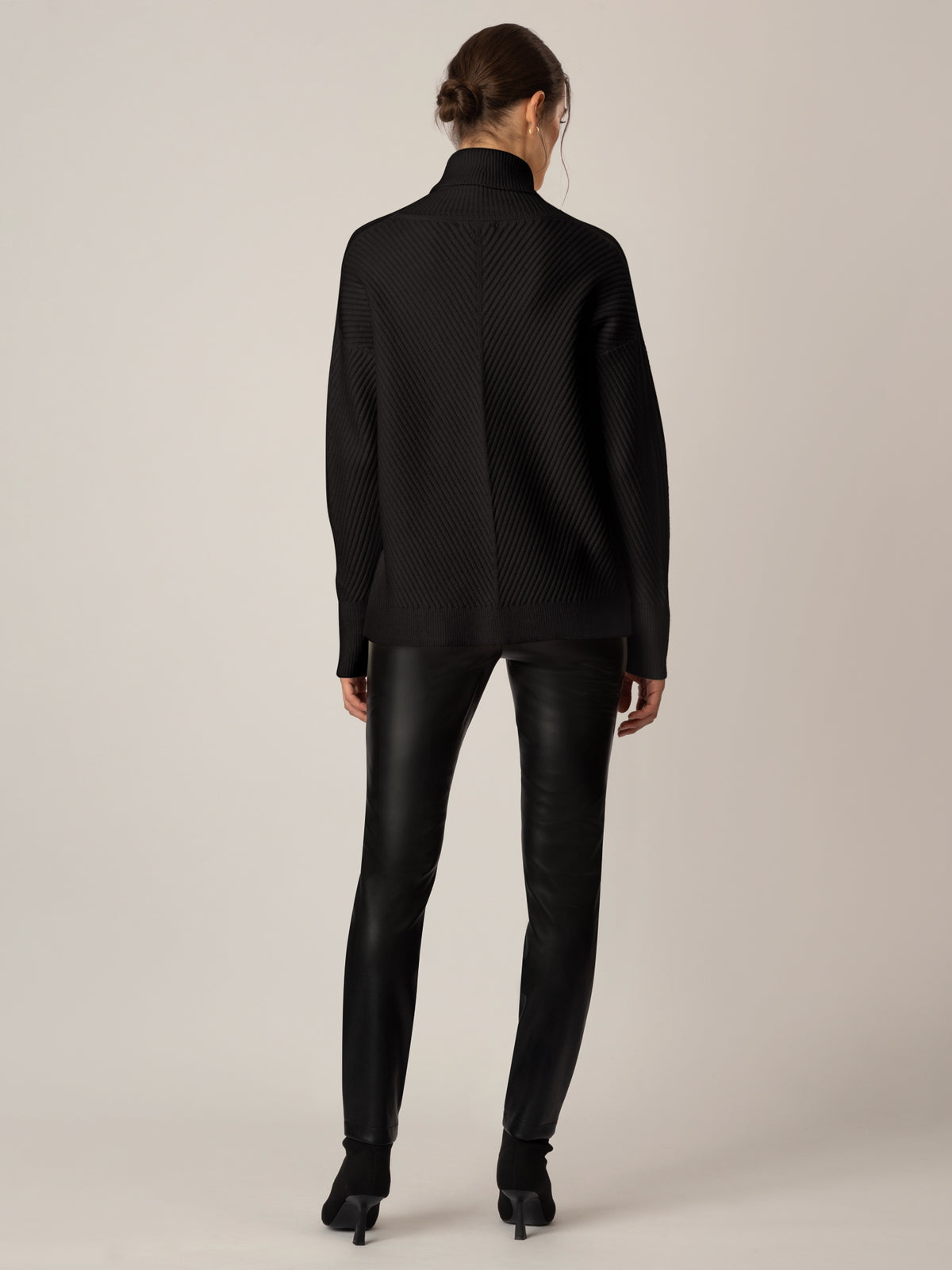 APART Pullover aus einer soften Viskose- Mischung mit Kaschmir | schwarz