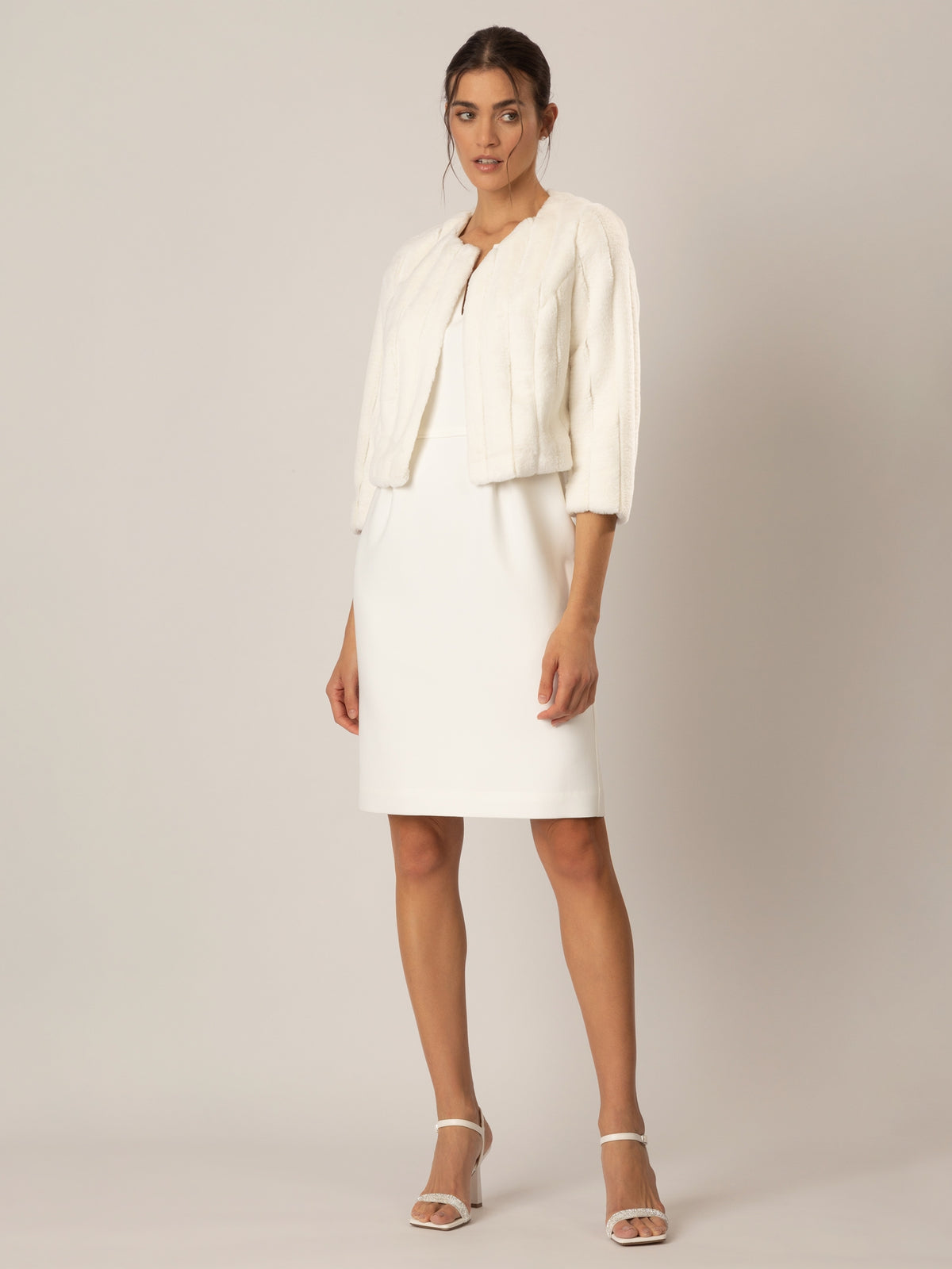 APART Fellimitat Jacke aus einer sehr weichen Fellimitat Ware, in Rippenoptik | creme