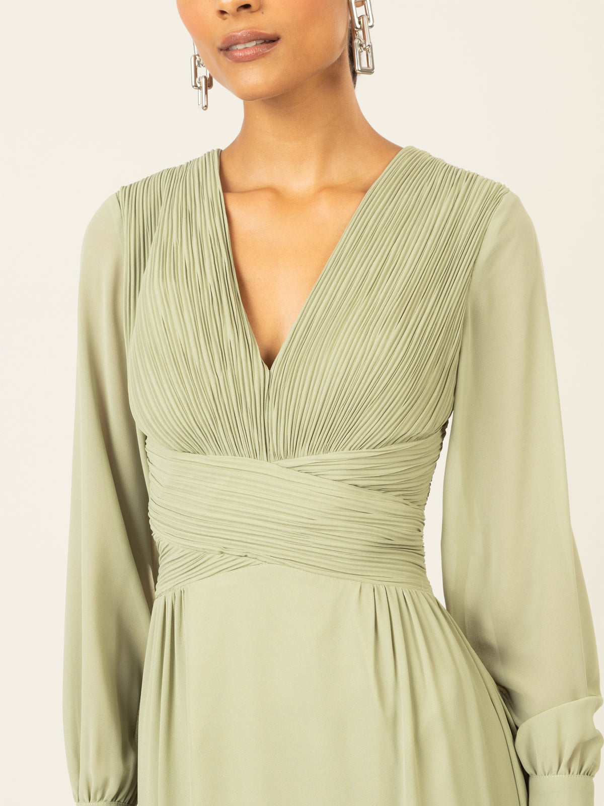 APART Langes Chiffon Kleid mit Plisseefalten | olive