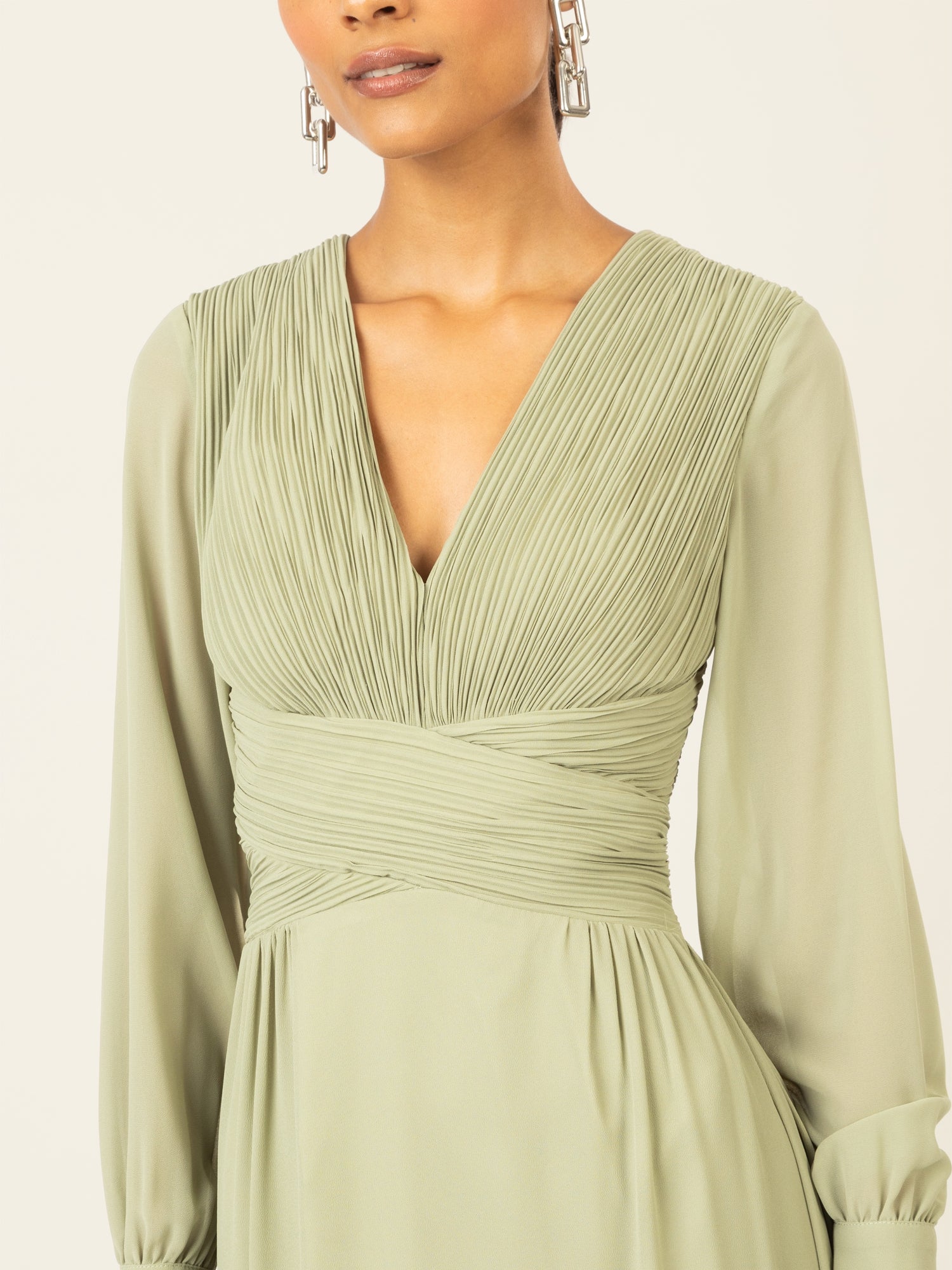 APART Langes Chiffon Kleid mit Plisseefalten | olive