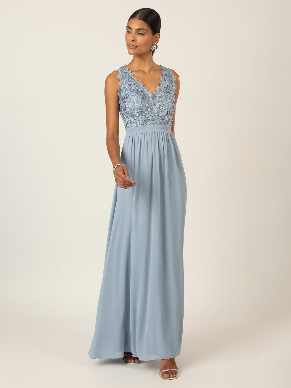 APART Langes Chiffon Kleid mit tiefer V-Ausschnitt | hellblau